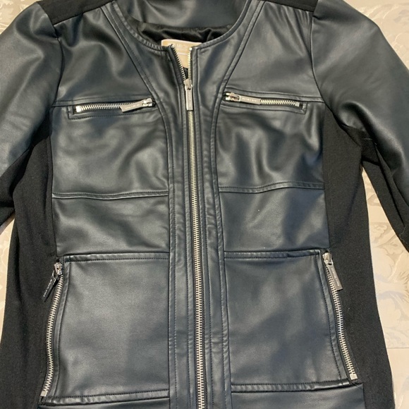 Size small - Picture 3 of 5